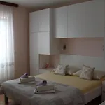 Spacious شقة *