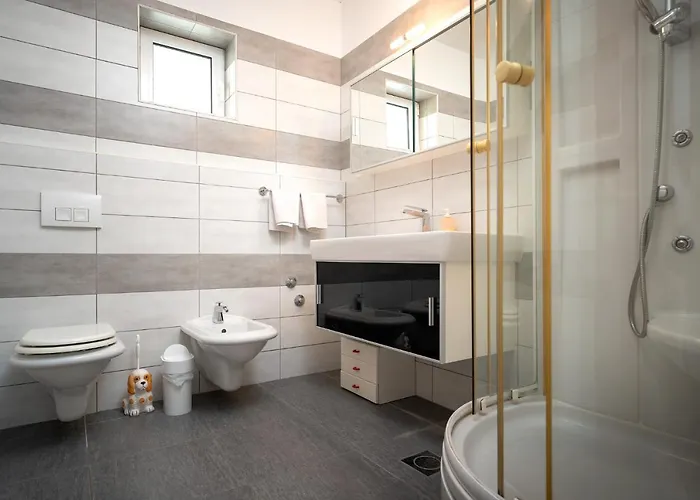 Spacious Apartment *