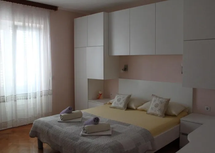 Spacious Apartment *