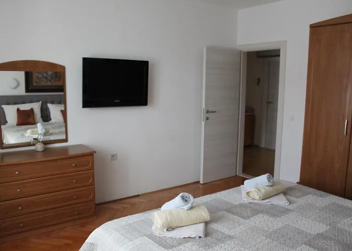 Spacious Apartment *